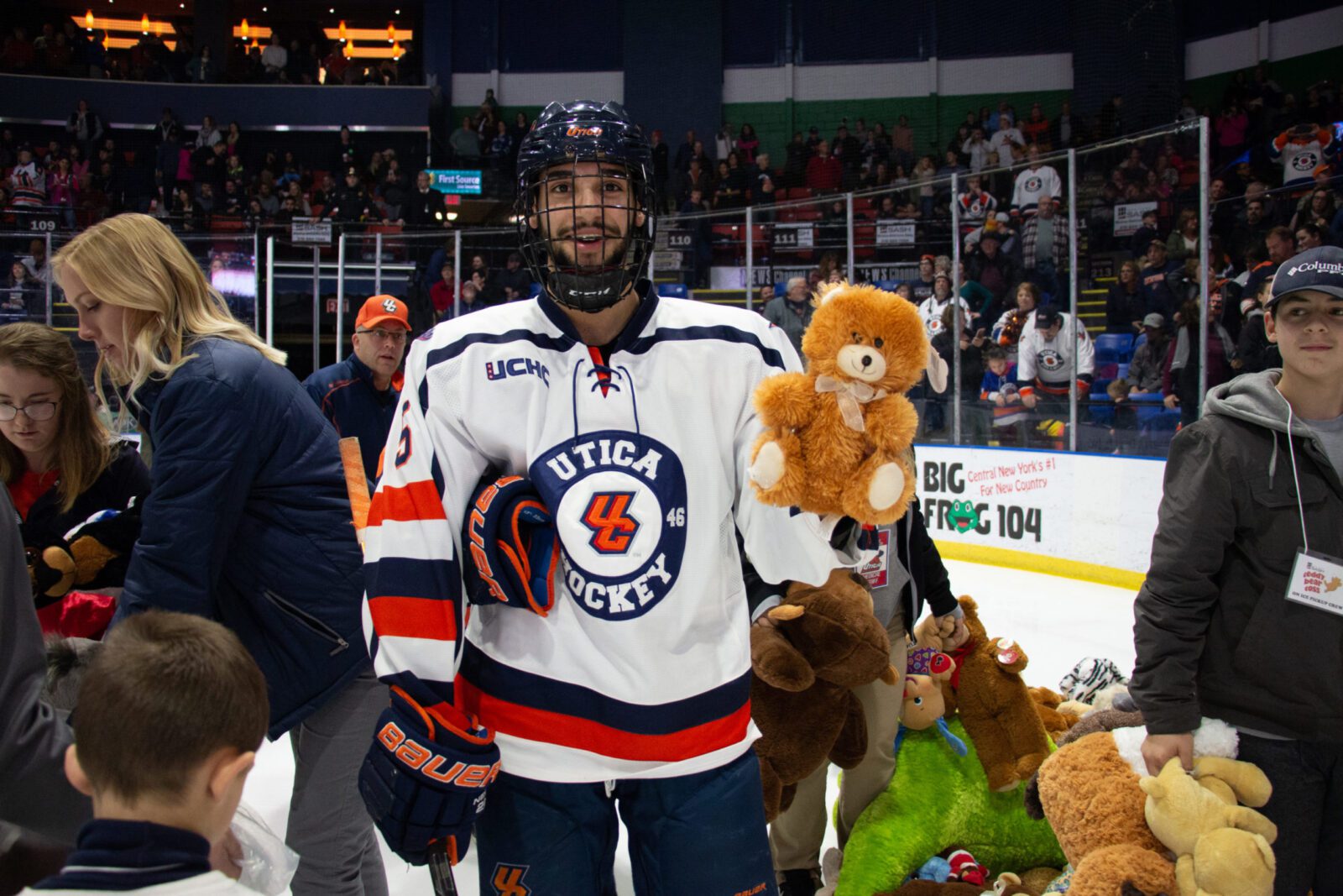 victoria royals teddy bear toss 2018