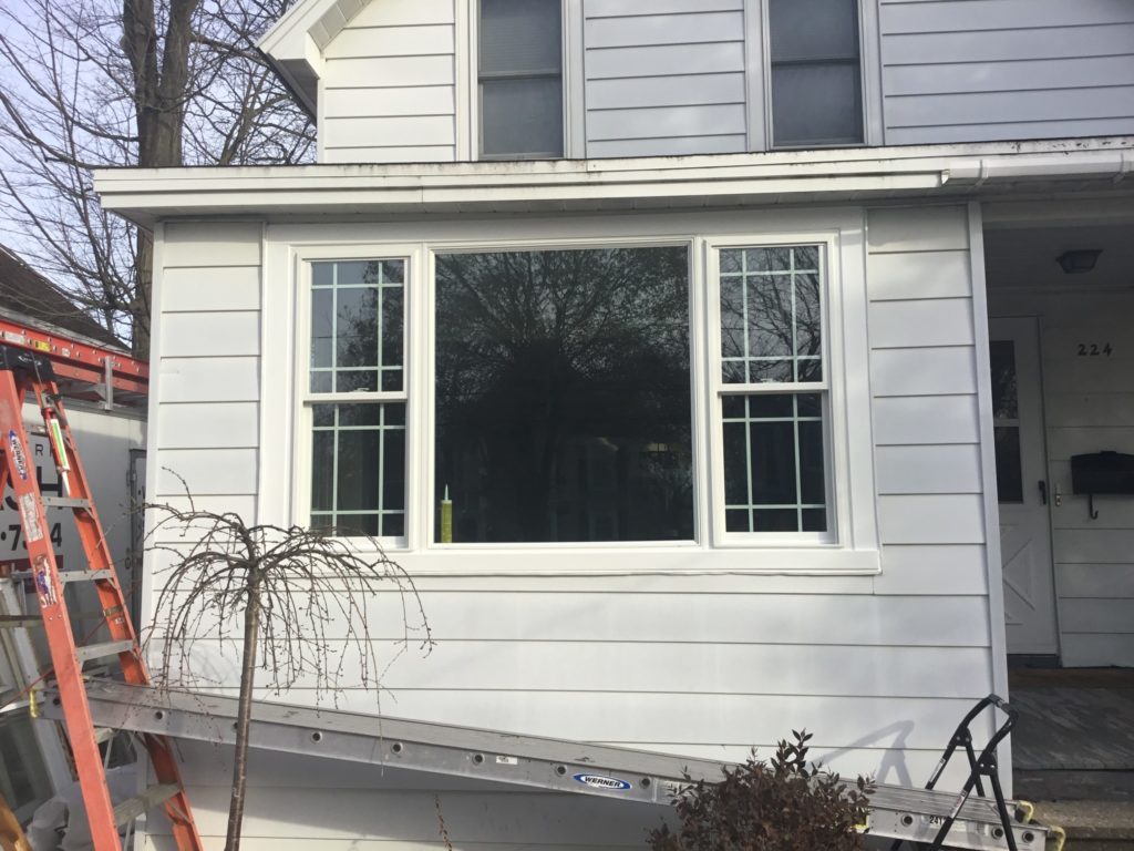 This week our featured project is a beautiful home fitted with our double hung & picture windows. Our customer wanted prairie grids in every double hung and a beautiful picture window adorned with a double hung on each side to let the outdoors in.