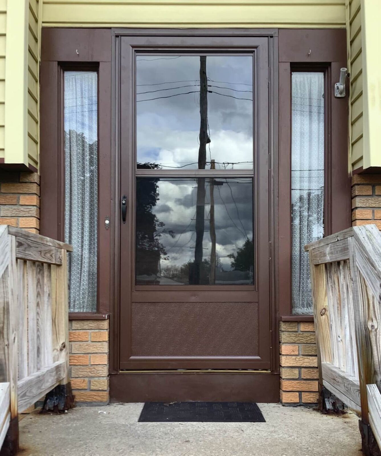 storm-door-tudor-brown